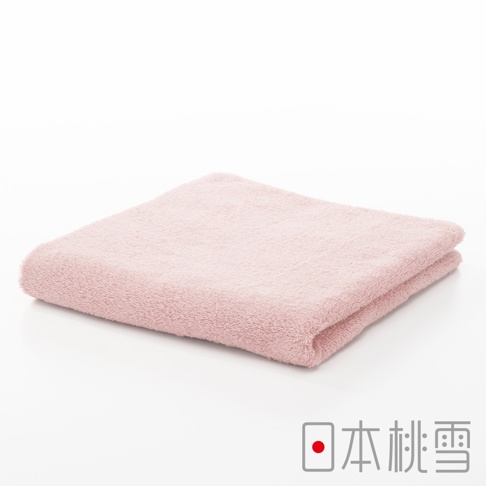 粉色居家毛巾，材質柔軟，表面有細緻絨毛，折疊整齊，背景為白色。