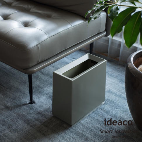 淺灰色方形家用垃圾桶，8.5公升容量，由塑膠材質製成，簡潔的設計適合居家空間。