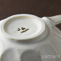 美濃燒六魯粉引湯杯碗，白色陶瓷材質，帶有品牌標誌「小兵」及「Japan」字樣。