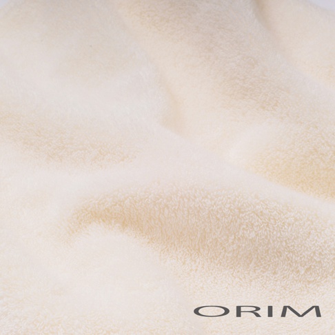 米白色毛巾材質的今治吹髮專用吸水桑拿風頭巾，材質柔軟，表面有細緻的毛圈，品牌標誌 ORIM 壓印在右下角。