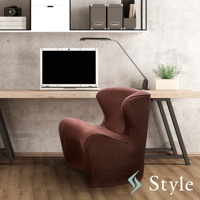 Dr. Chair Plus 舒適立腰調整椅，紅色織物材質，帶有弧形扶手和高椅背，擺放在木質桌面旁邊。