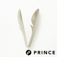 一對銀色金屬製萬用料理勺型分菜夾，勺型夾頭，中間有V形開口設計。