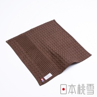 深棕色今治鬆餅方巾，採用格紋織法，觸感柔軟，適合日常使用。