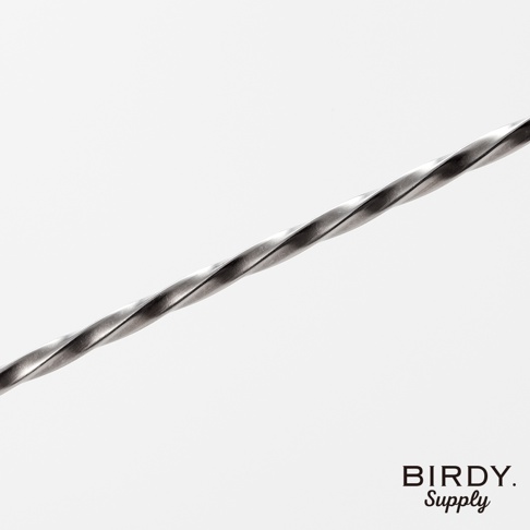 一根40公分長的銀色不鏽鋼調酒攪拌匙，具有螺旋紋理設計，在白色背景上呈現。