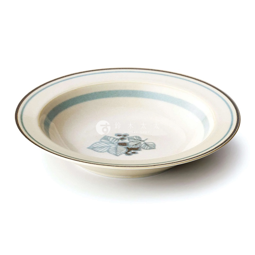 米色美濃燒深盤，盤底有藍色葉紋圖案，盤緣有兩條藍色細線和一條深棕色細線，陶瓷材質。
