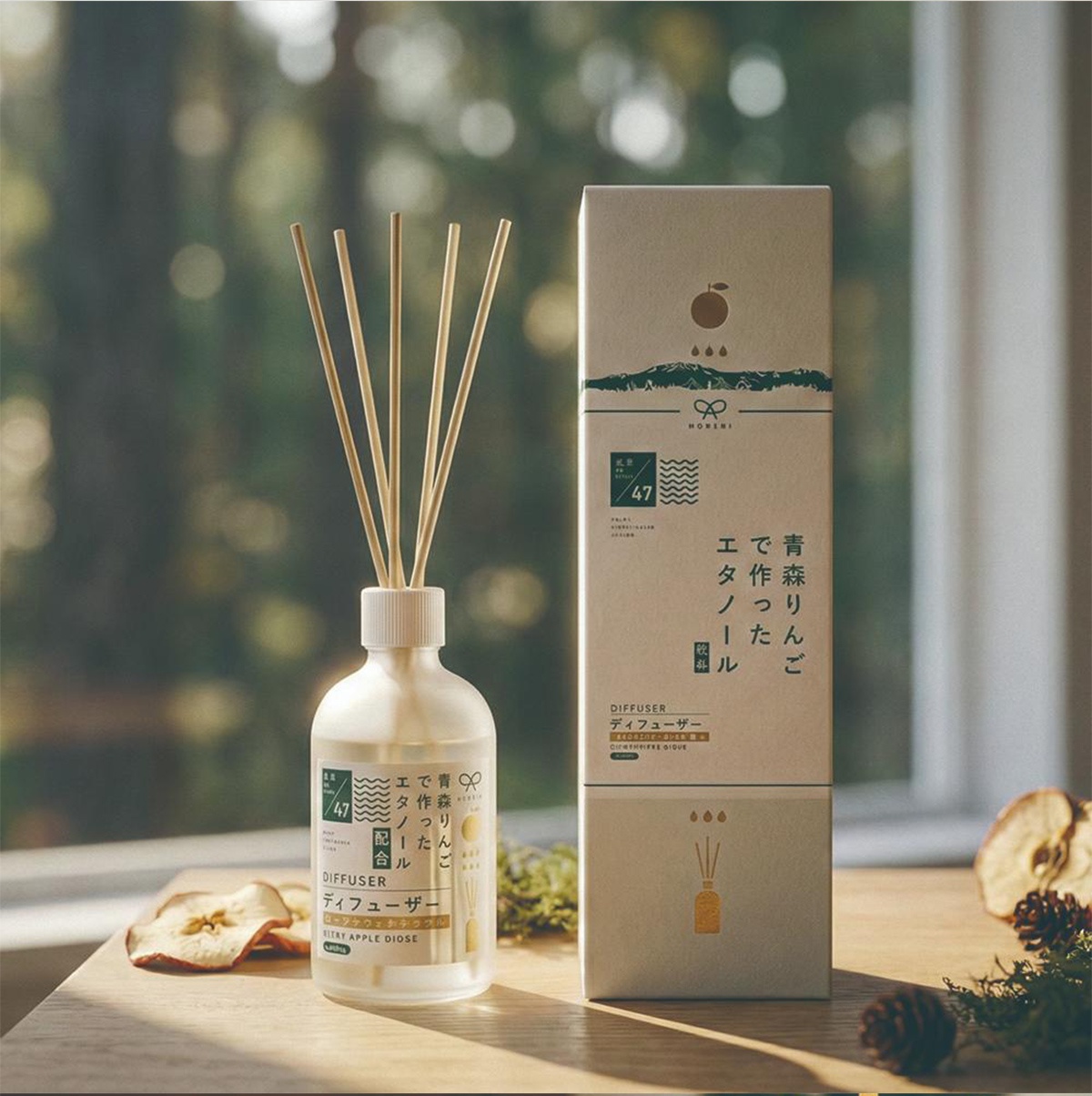 KYARA MUSUBI 擴香竹，以青森蘋果製成再生乙醇，搭配 Apple Cider 香味，營造溫馨居家氛圍