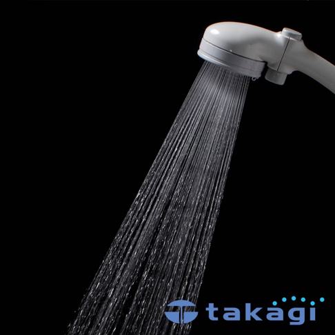 珍珠白 Air beat 拍打按摩蓮蓬頭，出水時形成細緻水流，黑色背景突顯產品。