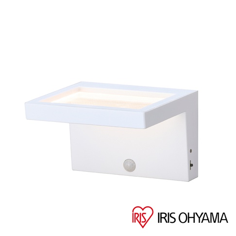 IRIS OHYAMA 的白色造型感應壁燈，頂部為方形燈罩，下方有感應器和開關。