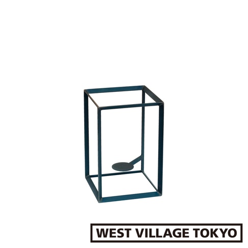 深藍色鐵製長方體展示架，內置圓形底座，用於放置物品。