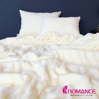 Aurora奶霜泡泡柔彈四季毯，象牙白，材質柔軟蓬鬆，觸感如奶霜般細緻，呈現細膩的泡泡紋理，營造溫馨舒適的睡眠環境。