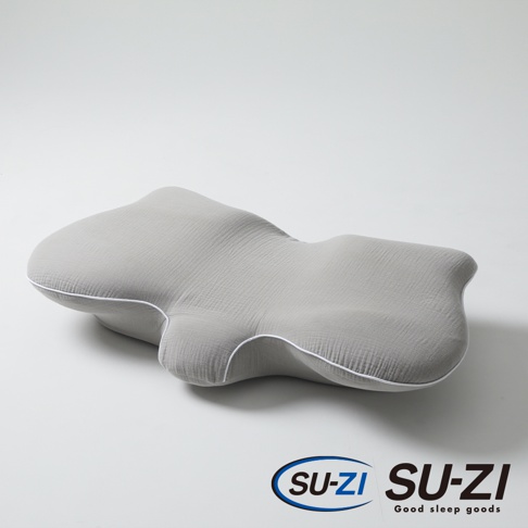 MUGON 暢快呼吸側睡止鼾枕 二代 AZ-763 專用純棉枕套，灰色，帶有白色滾邊，枕套表面有細緻的紋理，呈現出符合人體工學的曲線設計。