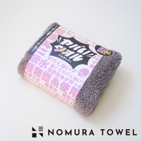 野村毛巾 YABAI 水漾瞬吸厲害毛巾，採用超無撚糸技法織造，觸感柔軟，吸水力強，尺寸為 34x80cm。