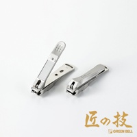 兩支銀色鍛造不鏽鋼指甲剪，其中一支較大，握柄上有集屑設計，另一支較小。