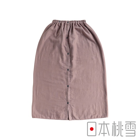 一件粉紫色棉紗混紡平口鬆緊浴裙，腰部有鬆緊帶設計，裙身正面有黑色鈕扣裝飾，材質柔軟，適合居家或沐浴後穿著。