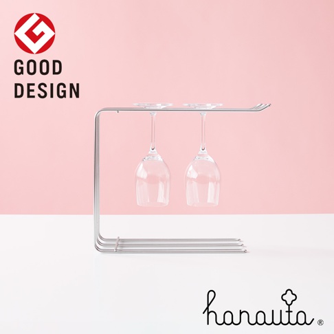 不鏽鋼製三桿抹布架，上方懸掛兩個透明玻璃酒杯，簡潔現代的設計。