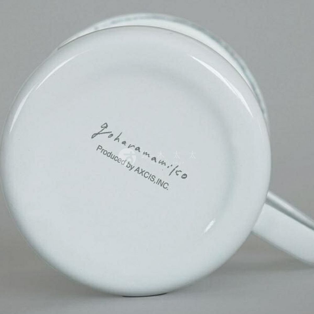 CAT&DOG 琺瑯馬克杯底部，白色琺瑯材質，印有「goharamamiko」及「Produced by AXCIS, INC.」的黑色字樣。