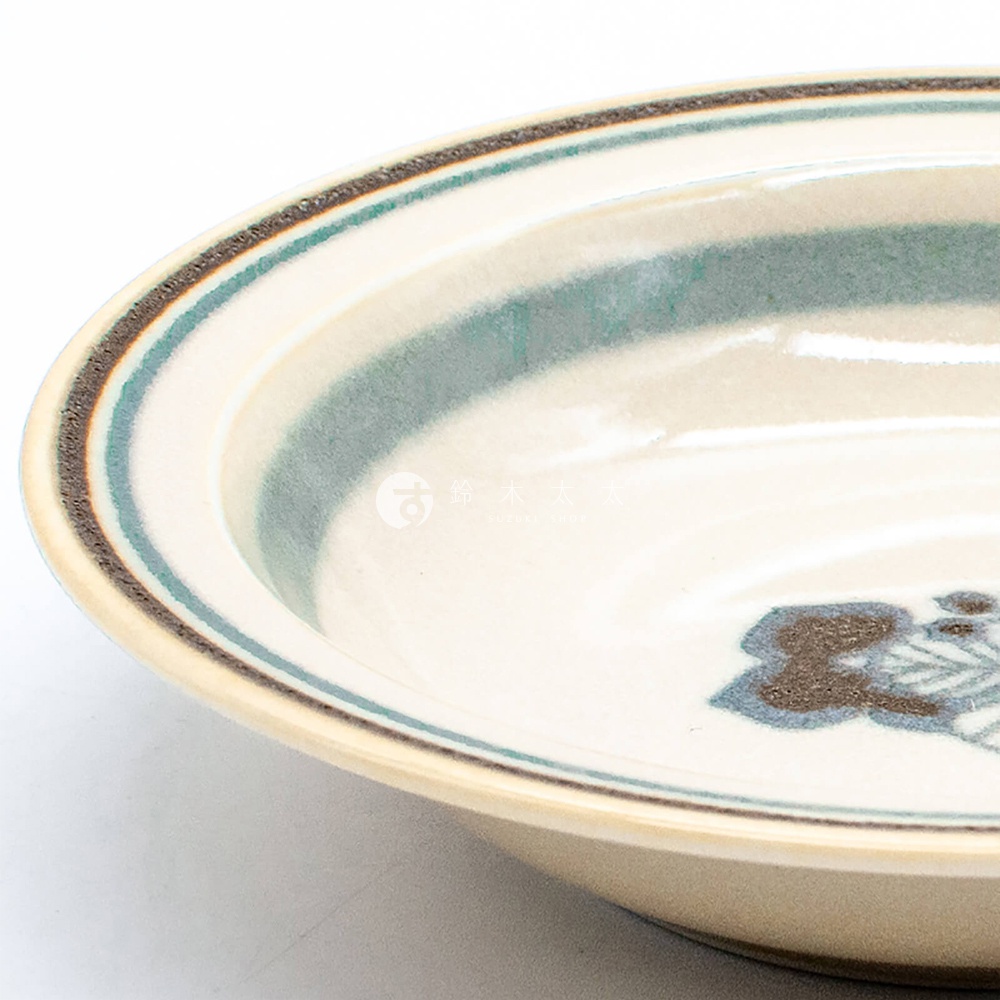 美濃燒葉紋復古溫潤主食盤，陶瓷材質，盤緣有棕色、淺綠色和米白色條紋，盤內有藍色葉紋裝飾。