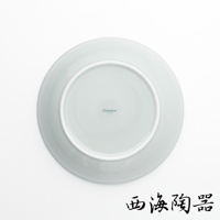 淺綠色波佐見燒 Common 陶瓷料理深碗，底部中央印有「Common JAPAN」字樣，碗身為圓形，邊緣略有弧度，材質為陶瓷。