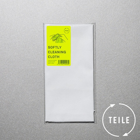 白色極吸水抗菌纖維擦拭巾，包裝上有鮮黃色標籤，印有「SOFTLY CLEANING CLOTH」字樣、手部清潔圖示及條碼。