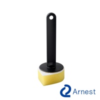 Arnest 直角鍋專用不沾手防刮清潔海綿，具有黑色長柄和黃色方形海綿頭