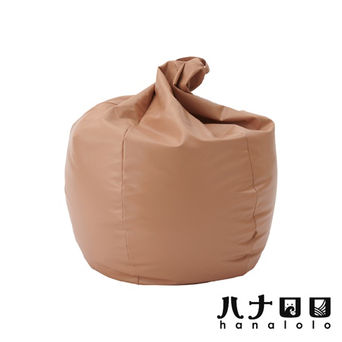 皮革款懶骨頭沙發，玉子形狀，淺褐色，柔軟皮革材質，可容納240公升的填充物。