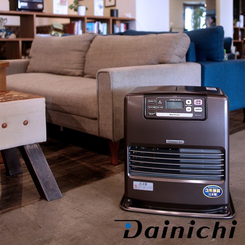 Dainichi 電子式煤油暖氣機，鉑金棕色，設有 LCD 顯示螢幕及控制面板，前方有銀色柵欄式出風口，適用於 7-14 坪空間。