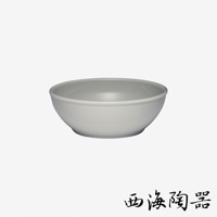波佐見燒 Common 陶瓷料理深碗，15公分，淺灰色，圓潤碗型，適合盛裝湯品、麵食或沙拉。