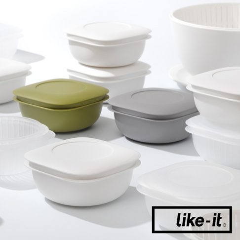 簡約雙層蒸氣循環保鮮盒，呈現多個白色、橄欖綠及灰色方形保鮮盒，部分帶有透明濾網內層。