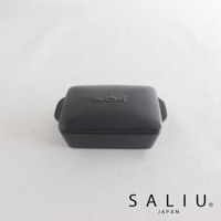 The Chef 黑色迷你耐熱陶製烤盤，帶有蓋子，表面印有品牌名稱。