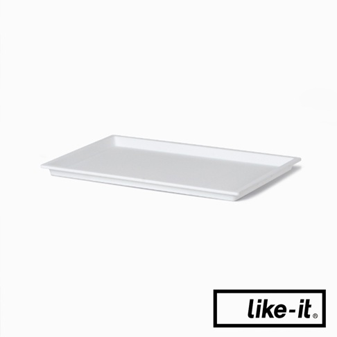 白色可堆疊寬型整理收納盒蓋，採用光滑塑膠材質，設計簡潔，邊緣帶有淺淺的凸起。