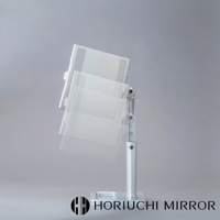 銀色金屬材質的 NAPURE 桌上型化妝鏡，三折鏡面，可調整角度，鏡面帶有細緻的格紋紋理。