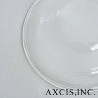 lykke 清透玻璃深型點心碗 M，特寫展示碗緣的透明玻璃材質與碗內部的細緻紋理，呈現簡約純粹的質感。