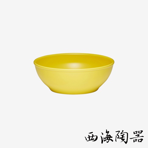 波佐見燒 Common 陶瓷料理深碗，15公分，呈現明亮的黃色，材質為陶瓷。
