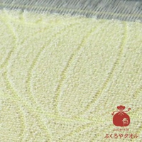 SHIZUKU野菜染瞬吸薄毛巾，淺黃色，織紋細膩，帶有葉脈般的壓紋，材質柔軟。