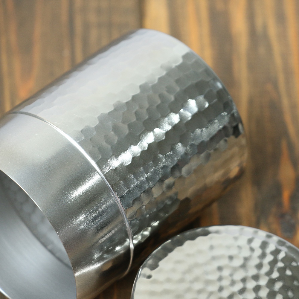 不鏽鋼錘目紋茶葉罐，銀色，錘擊紋路，附帶一個同款圓形蓋子。