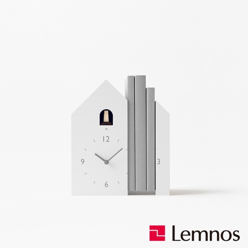 白色屋頂造型時鐘，側面為灰色書擋，時鐘盤面有時針、分針、刻度及數字 3、6、9、12。