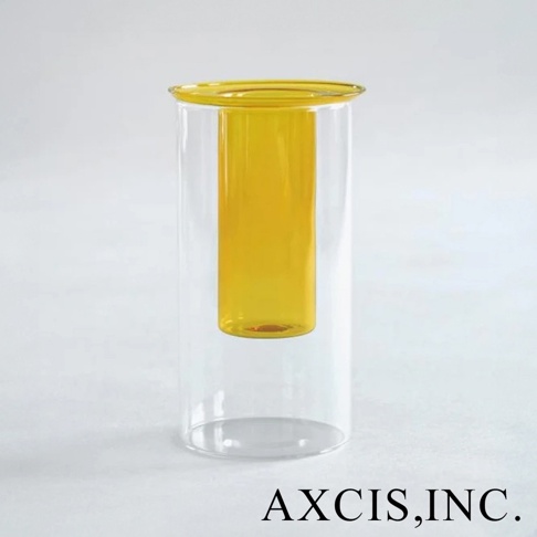 AXCIS PINO 雙層可拆玻璃花瓶-高款，外層為透明玻璃，內層為黃色玻璃，簡約而有設計感。