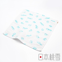 白色紗布方巾，印有藍色小熊圖案，材質柔軟，適合嬰幼兒使用。