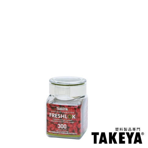 透明塑膠製的角型密封收納罐，內裝滿紅色枸杞，罐蓋為白色，上面印有「TAKAYA FRESHLOK AIRTIGHT CANISTER」等字樣，容量標示為300ML。