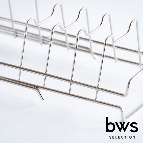 bws SELECTION 的不鏽鋼可伸縮簡約瀝水架，特寫視角。