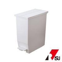 SOLOW 35L 踩踏對開分類垃圾桶，白色塑膠材質，設計簡潔，帶有腳踏板可輕鬆開啟。