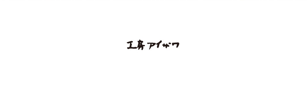 鋁製錘目紋中型瀝水湯勺，勺身呈銀色，帶有錘擊紋理，勺柄設計簡潔，整體呈現金屬光澤。