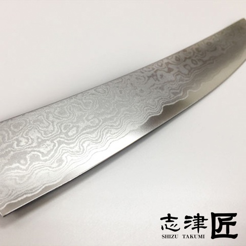 志津匠牛排刀組，刀刃有著精緻的大馬士革圖案，展現日式職人質感。