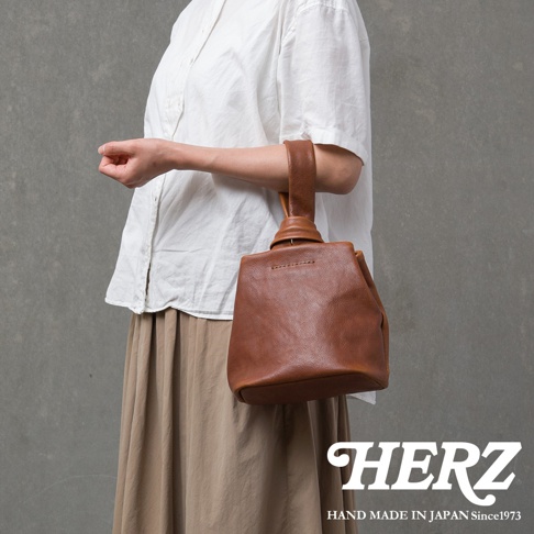 職人手作皮革Organ單柄手提包，棕褐色，柔軟皮革，簡約設計，單手提把，可單肩或手提。