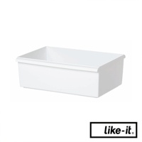 一個低矮的白色可堆疊寬型塑膠整理收納盒，具有簡潔的線條和寬闊的開口，適合居家收納。