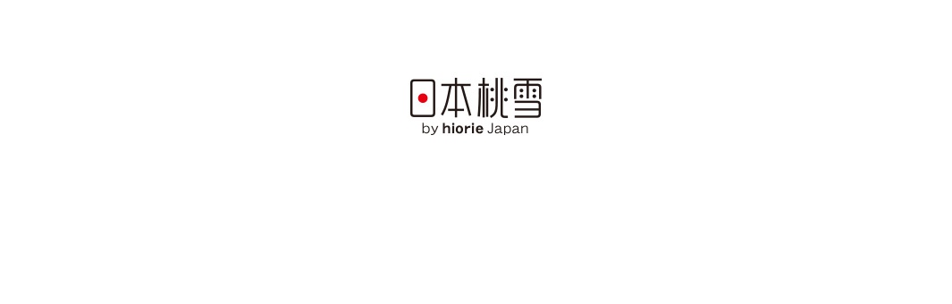 日本桃雪 品牌標誌，含日文「日本桃雪」及下方英文「by hiorie Japan」