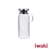 耐熱玻璃方形水壺，帶有不鏽鋼蓋和弧形提把，壺身有垂直條紋設計。