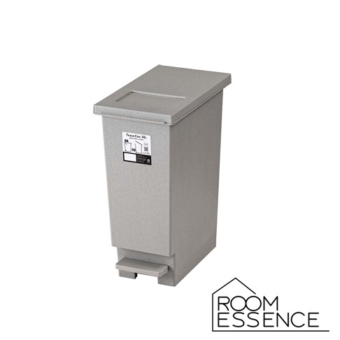 淺灰色帶蓋腳踏式垃圾桶，容量 20L，表面有細微斑點紋理，附有產品標籤，角落有品牌 Logo。