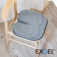 THE OWL 3D進階款坐墊，採用灰色記憶海綿材質，表面有貓頭鷹造型的立體紋路設計，提供支撐與舒適。