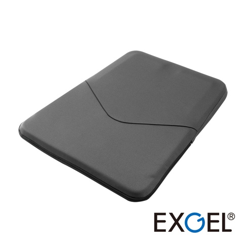 深灰色電競椅坐墊，表面帶有細微紋理，中間有弧形縫線設計，四周有黑色包邊。